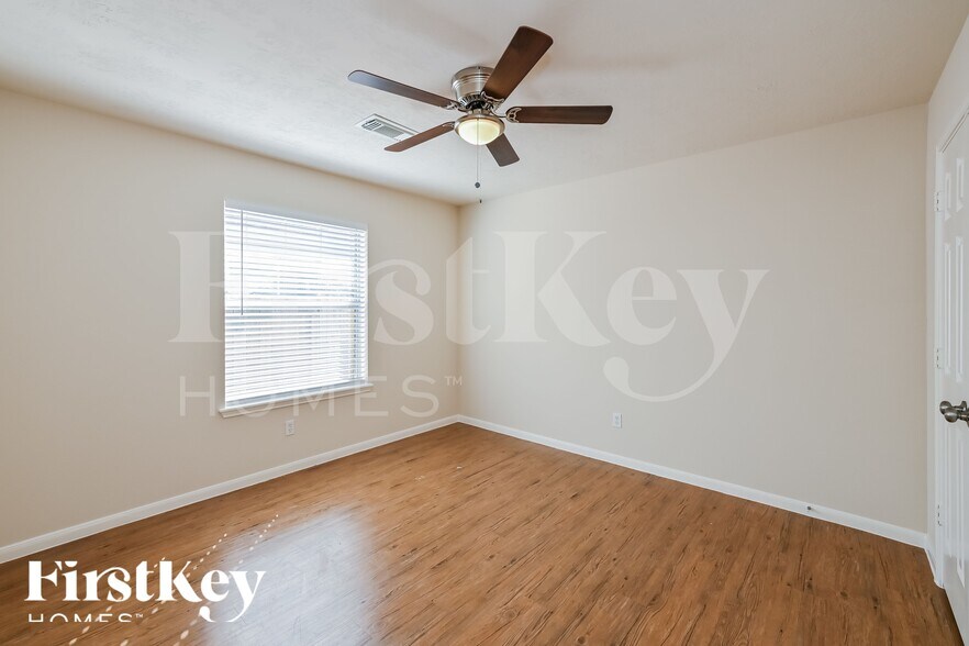 Building Photo - 2506 Fox Water Dr