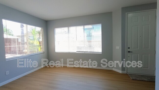 Building Photo - 1138 Calle Dulce