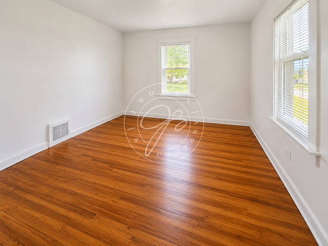 Building Photo - Updated West Toledo Upper unit! 2 Bedroom – Water Included!