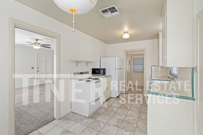 Building Photo - 208 43rd St