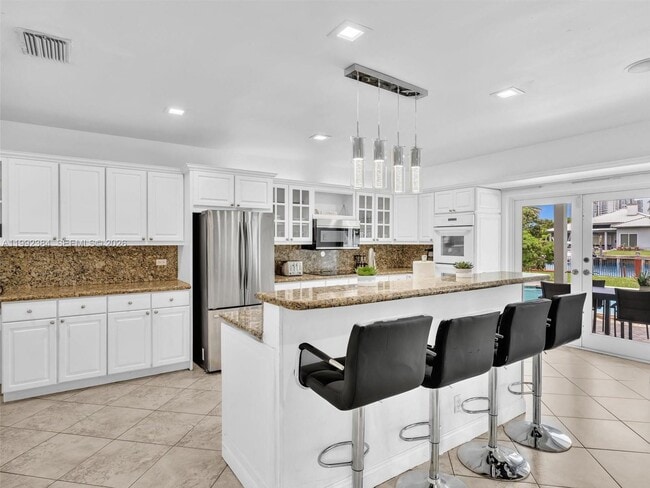 Building Photo - 413 Tamarind Dr