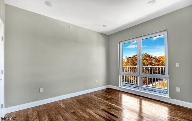 Building Photo - 318 Dixon Ave