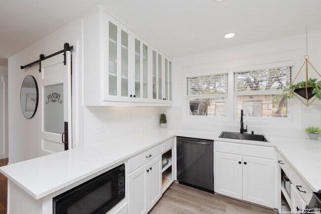 Building Photo - 33121 Blanco Rd