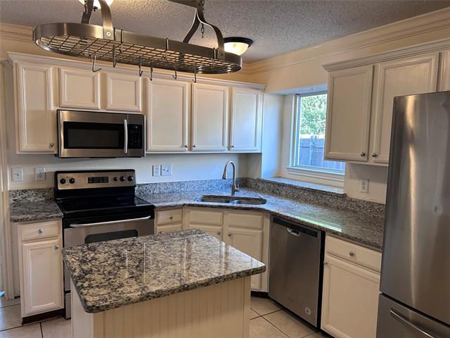 Building Photo - 10617 Pineview Ln