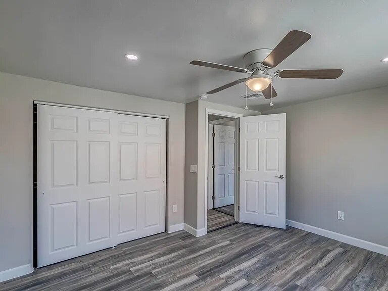 Building Photo - 405 E Mohave Rd