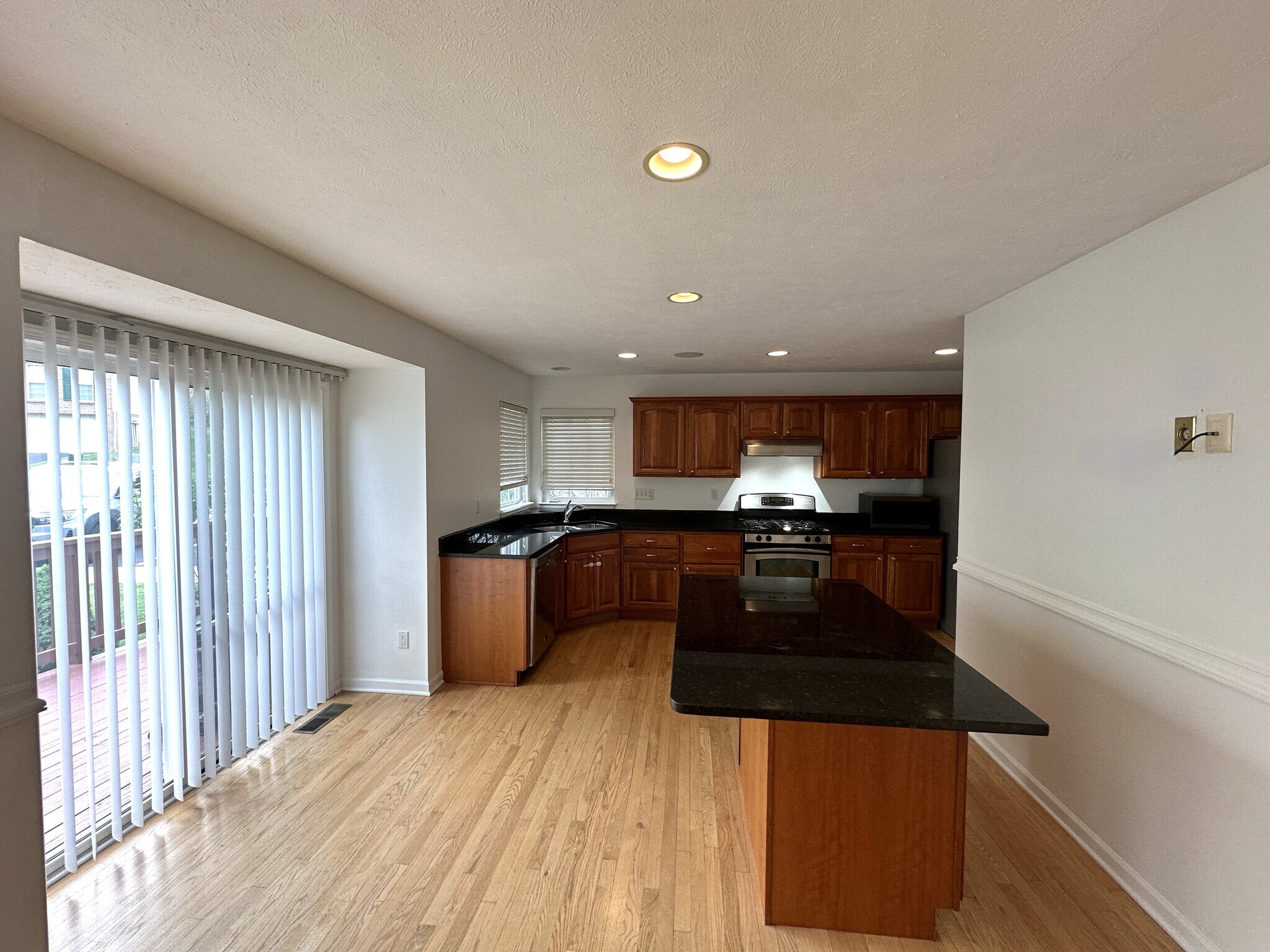 Building Photo - 189 Blue Grass Cir