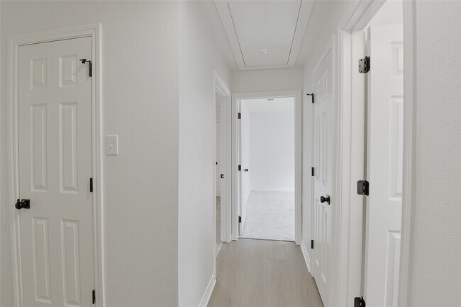Building Photo - 3230 Golden Leaf Dr