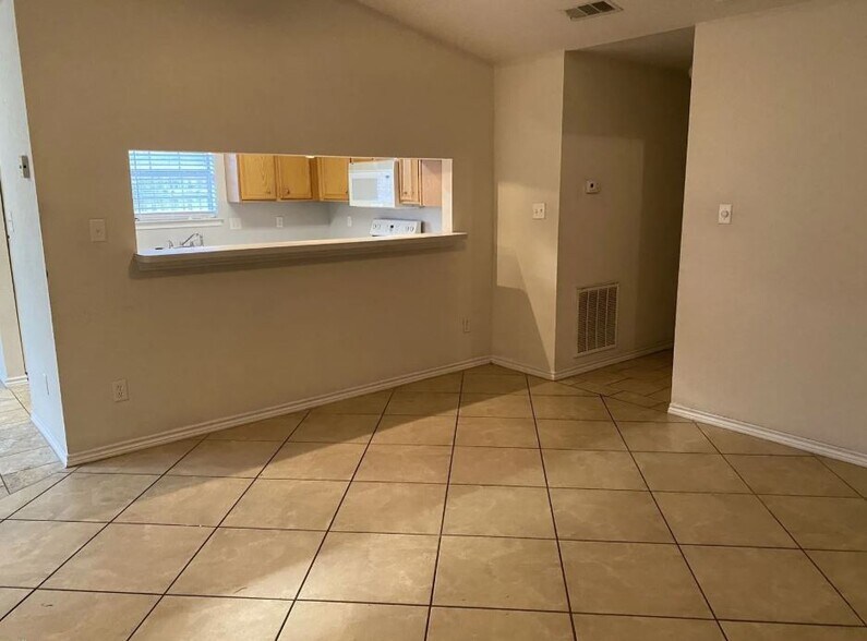 Building Photo - 947 Willow Pond St