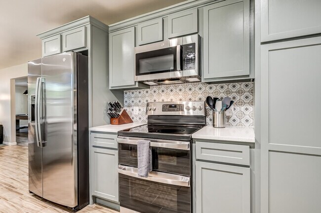 Building Photo - 11 N Pecan Dr