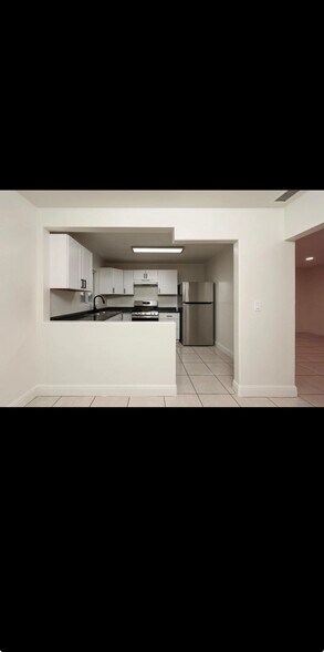 Building Photo - 220 S Pardee St