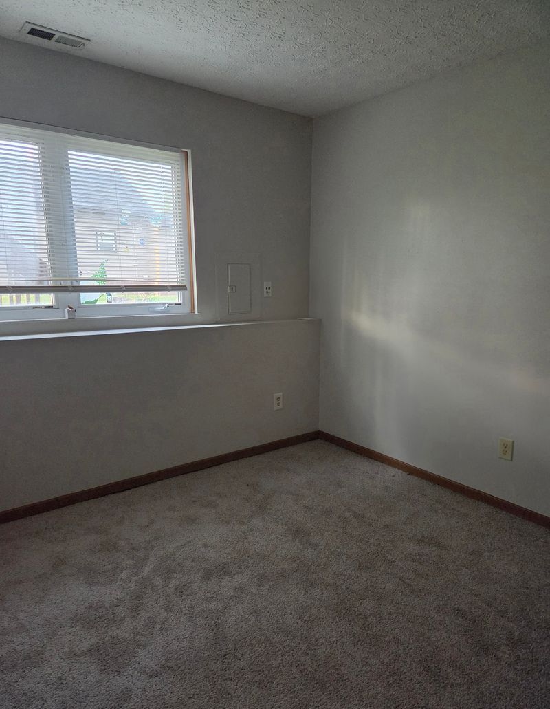 Building Photo - 4655 Point Pleasant Dr