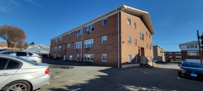 Building Photo - 17 Cuozzo St