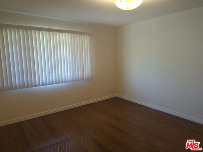 Building Photo - 1156 Las Pulgas Pl