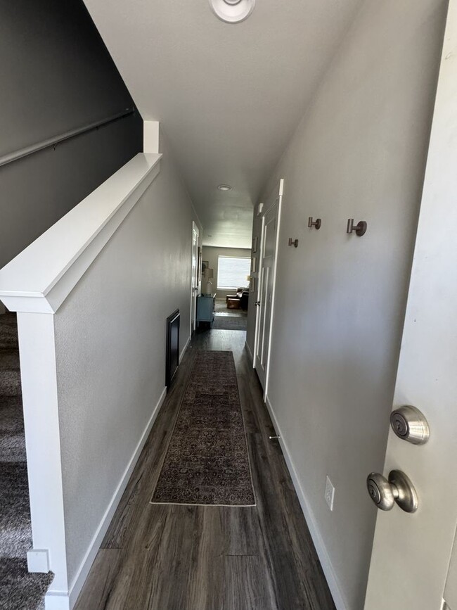 Building Photo - Furnished Hermiston Rental