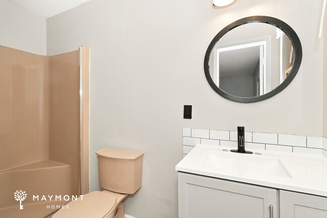 Building Photo - 397 Oakridge Dr SE