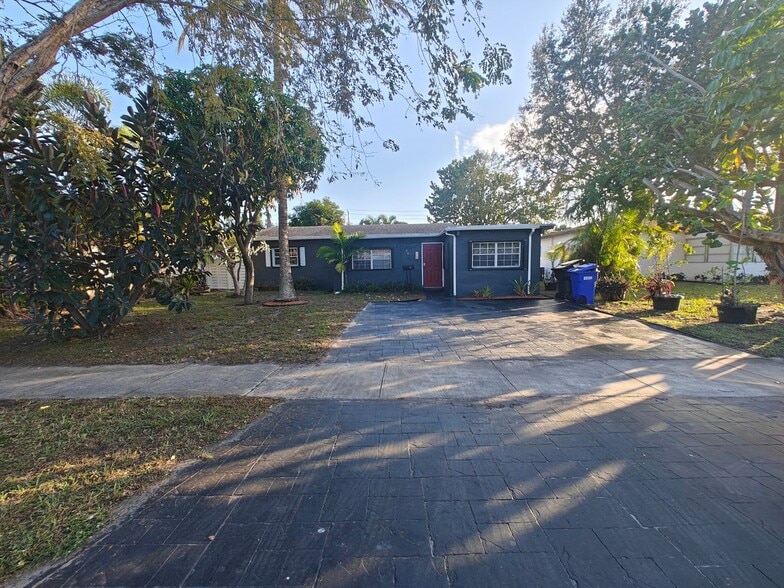 Building Photo - 76 NE 170th St