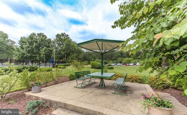 Building Photo - 6621 Wakefield Dr