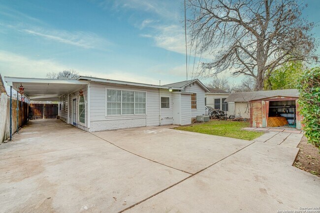 Building Photo - 811 Cottonwood Ave