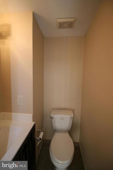 Building Photo - 512 Suffield Dr