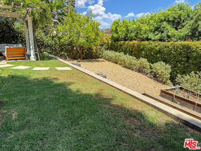 Building Photo - 6248 Scenic Ave