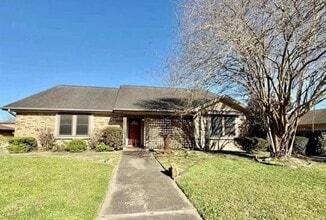 Building Photo - 1218 Meadowridge Dr