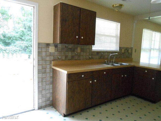 Building Photo - 2 br, 1.5 bath Townhome - 6638 Chasteen Ln