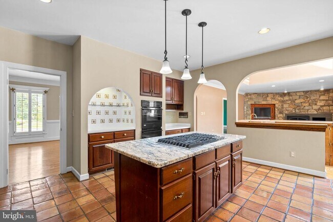 Building Photo - 1301 Daviswood Dr