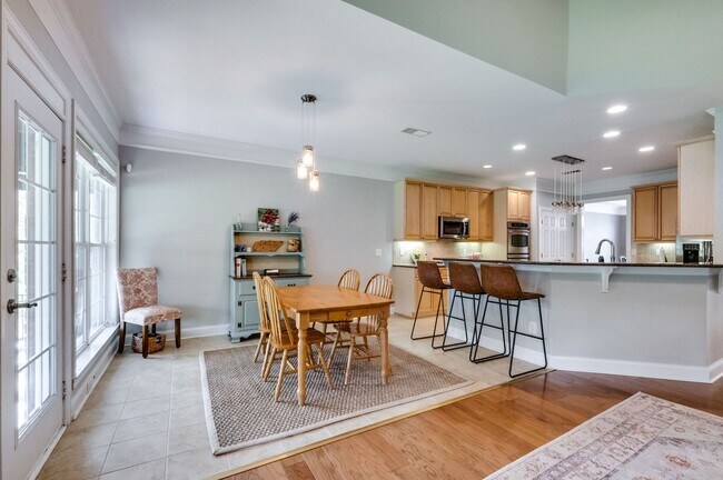 Building Photo - 4 Bedroom, 3.5 Bathroom Executive Home with Fenced Yard and 3 Car Garage.