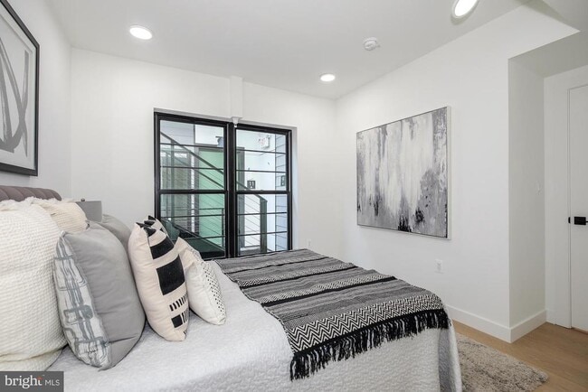 Building Photo - 304 Florida Ave NW