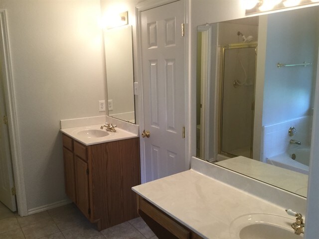 Building Photo - 901 Worden Dr