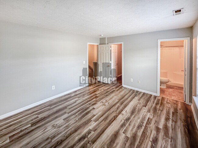 Building Photo - 2946 Carson Dr
