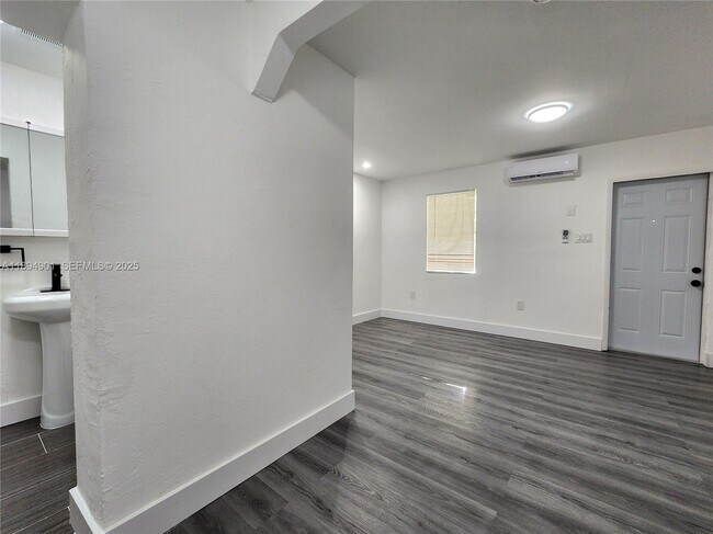 Building Photo - 5934 Buchanan St