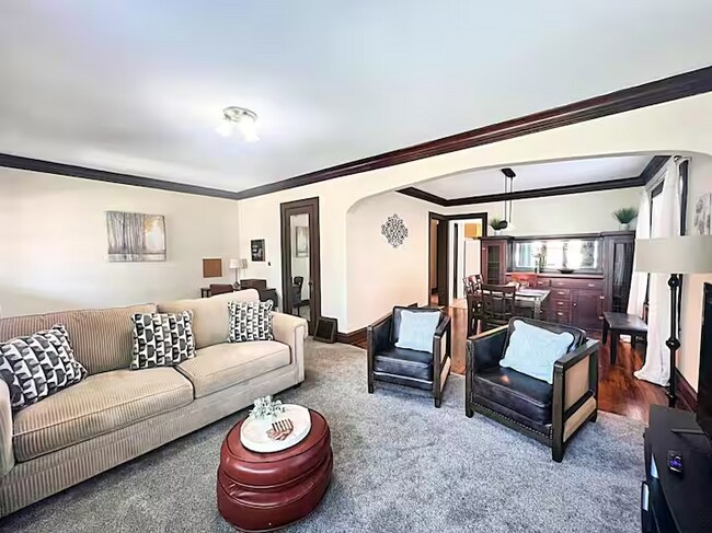 Building Photo - 817 Bell Ave