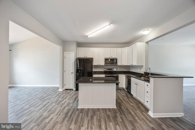 Building Photo - 947 Chase Walk