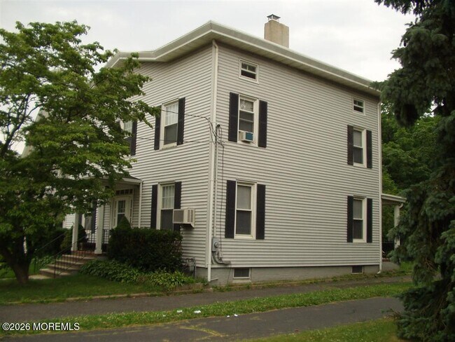 Building Photo - 642 Morford Ave