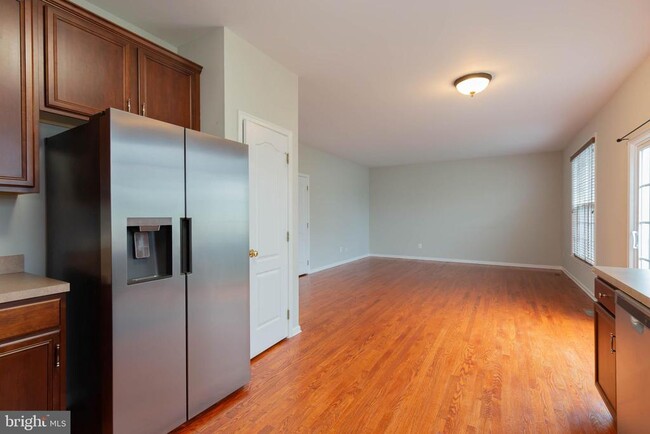 Building Photo - 305 Lewisburg Ln