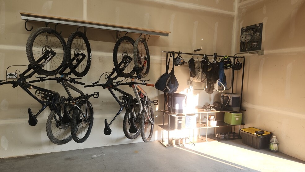 Lots of storage. Bike storage converts to ski storage - 6710 Farm To Market Rd