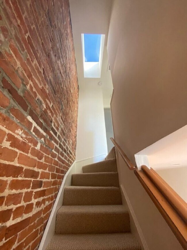 Building Photo - 413 Warner St NW