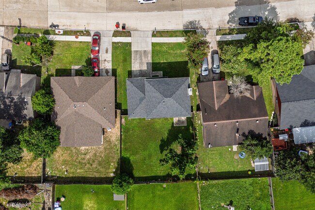 Building Photo - 12223 Kingslake Forest Dr
