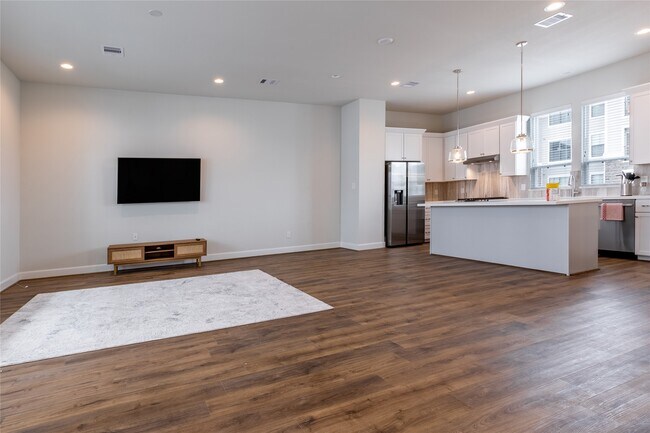 Building Photo - 2802 Grand Fountains Dr
