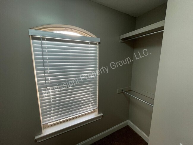 Building Photo - 3BR/3BA For Rent