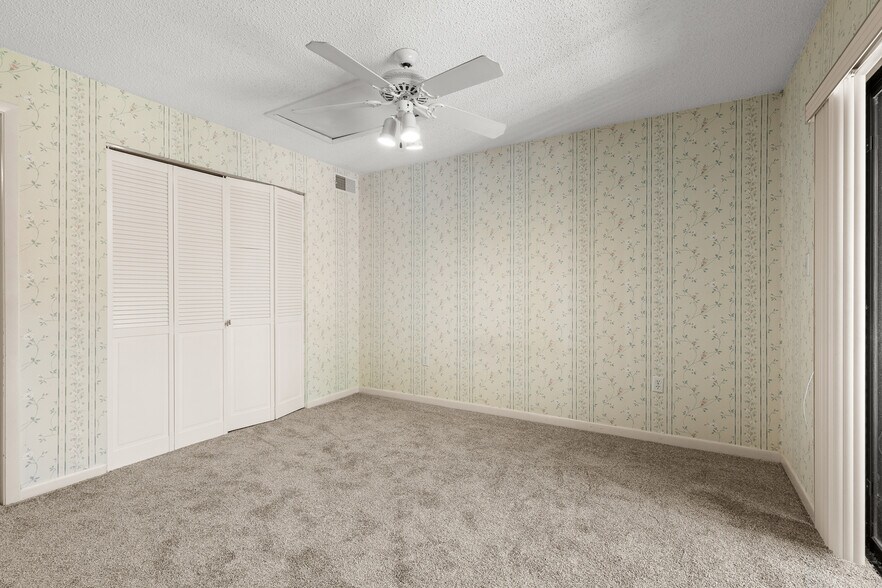 Full closet 3rd bedroom - 2636 Crown Ct