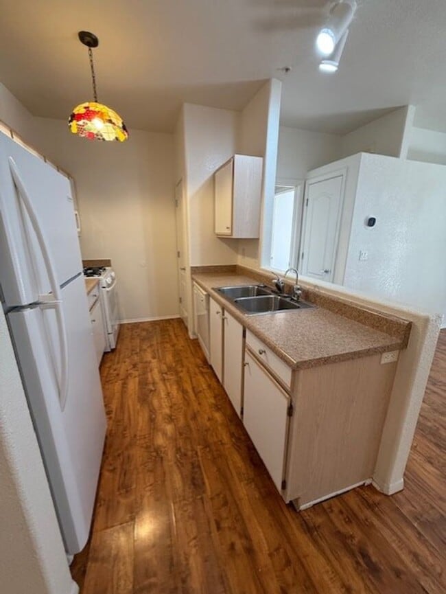 Building Photo - Price Reduced 2 Bedroom 2 Bath Contact Pro...