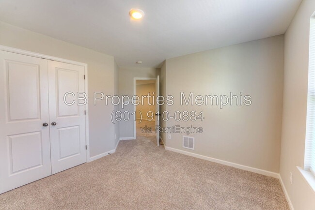 Building Photo - 652 Ayers St