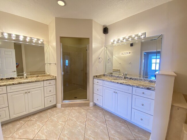 Building Photo - Minutemen