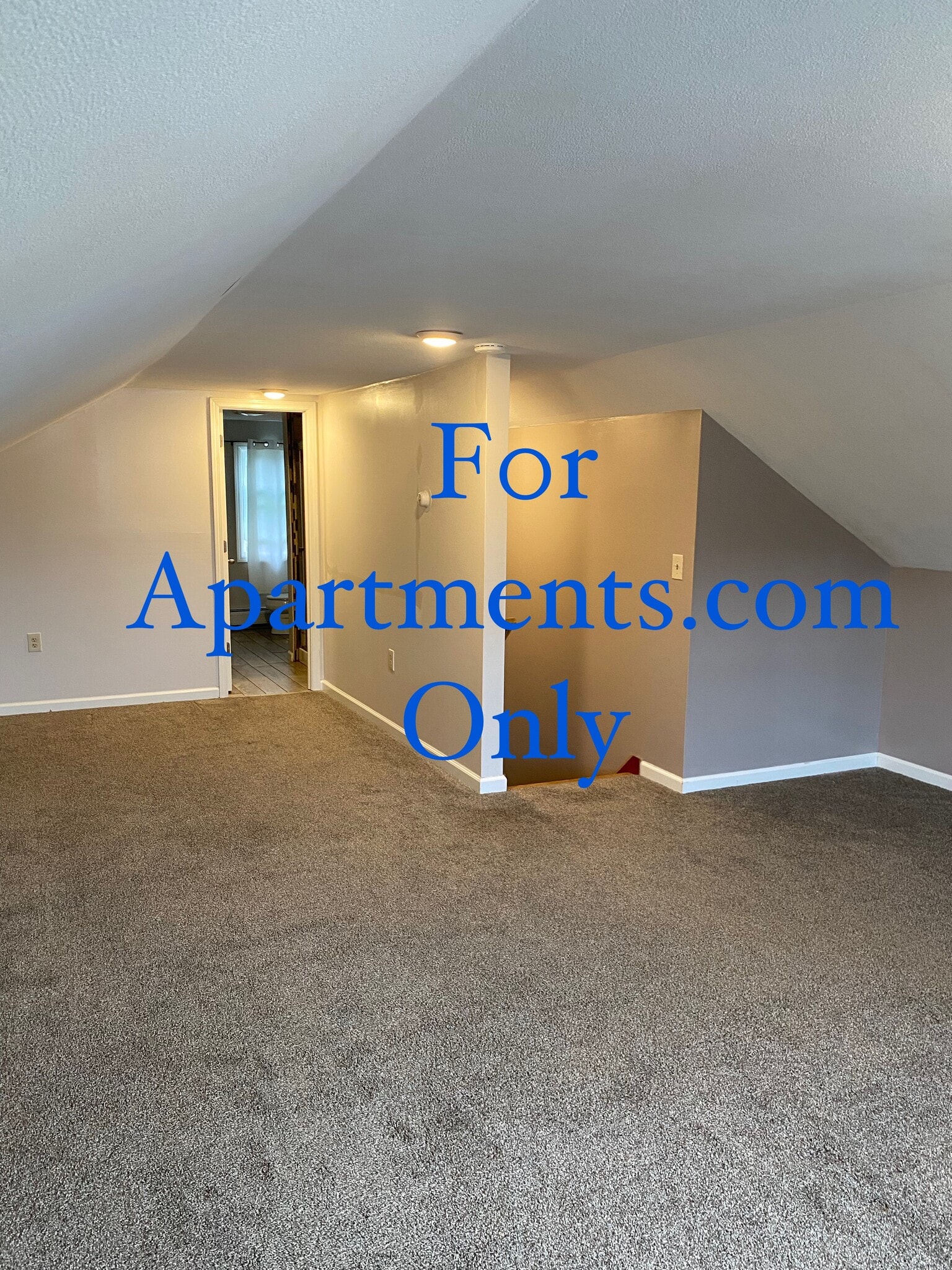 Building Photo - 105 Hunt Ave