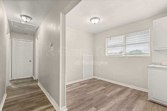 Building Photo - 4404 Pecan Ln