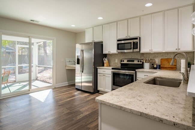 Building Photo - Seashell Cove @ 148 NE 13th St