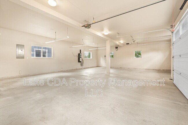 Building Photo - 3270 N Waterwood Ln
