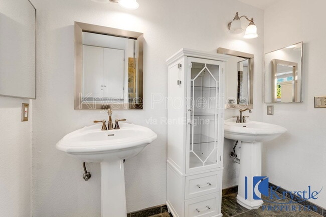 Building Photo - 530 N Regatta Dr